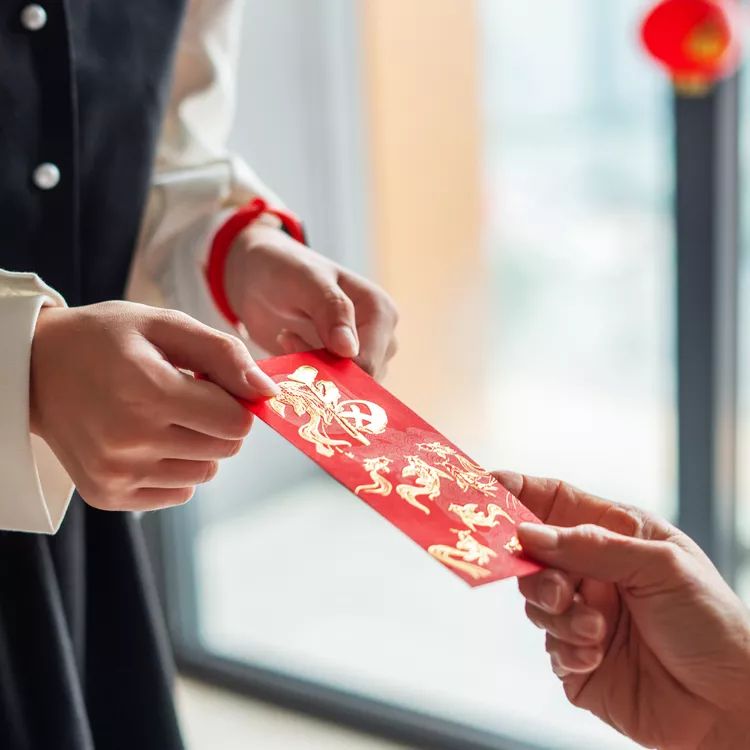 Lì Xì Ngày Tết - Giá Trị Tinh Thần Hơn Vật Chất