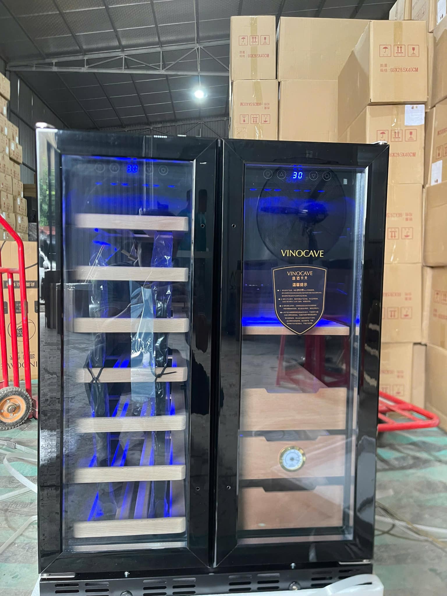 Tủ bảo quản rượu vang hiệu VinoCave.