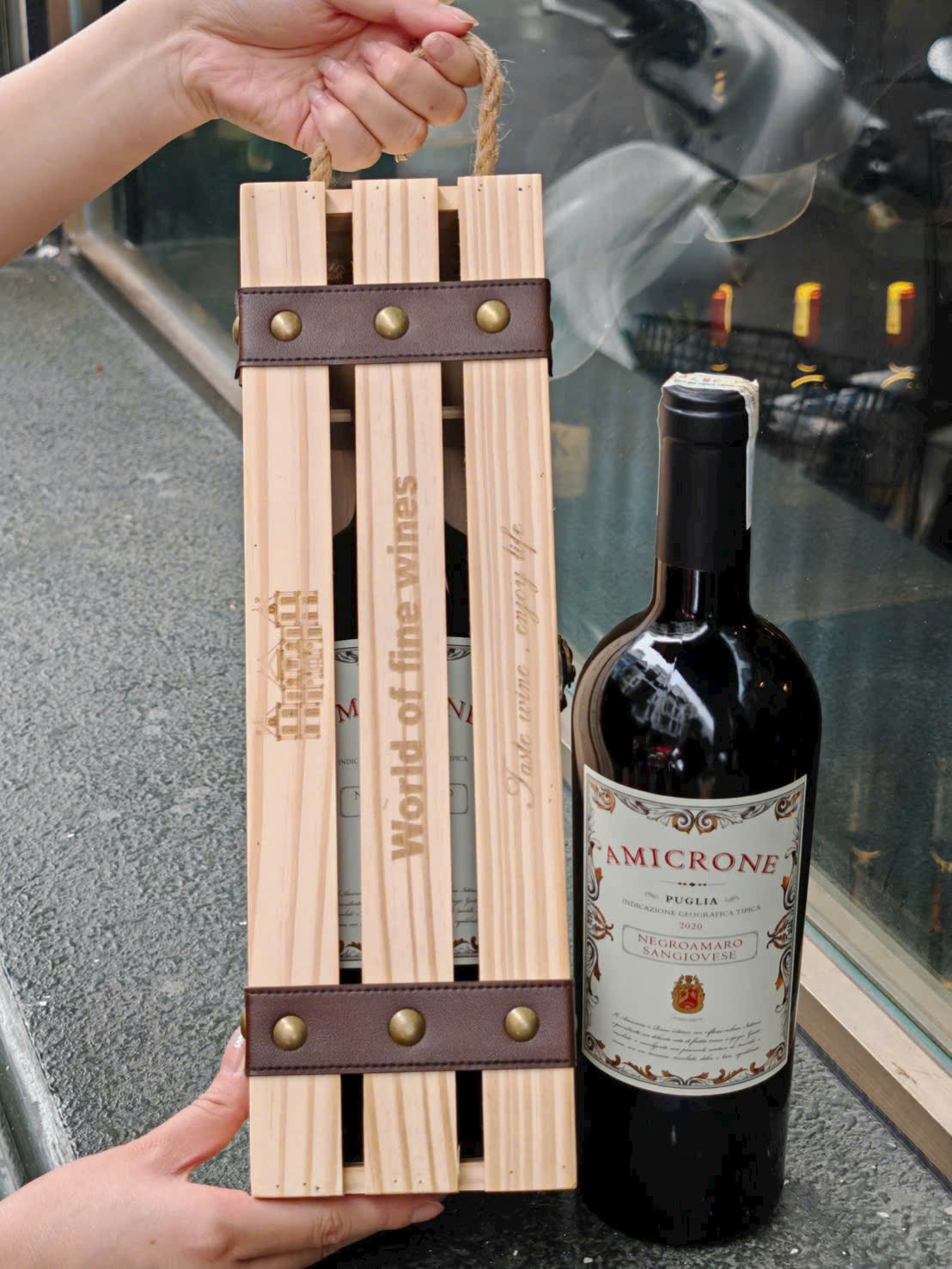 Hộp 1 chai vang Amicrone Puglia