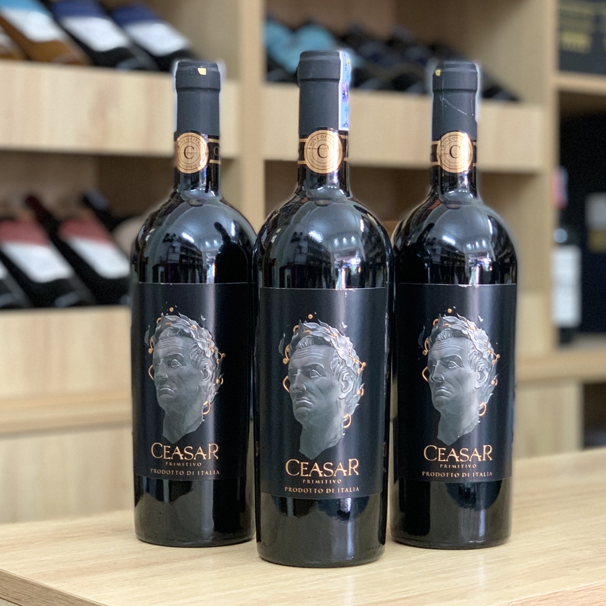 Rượu vang Ceasar Primitivo.