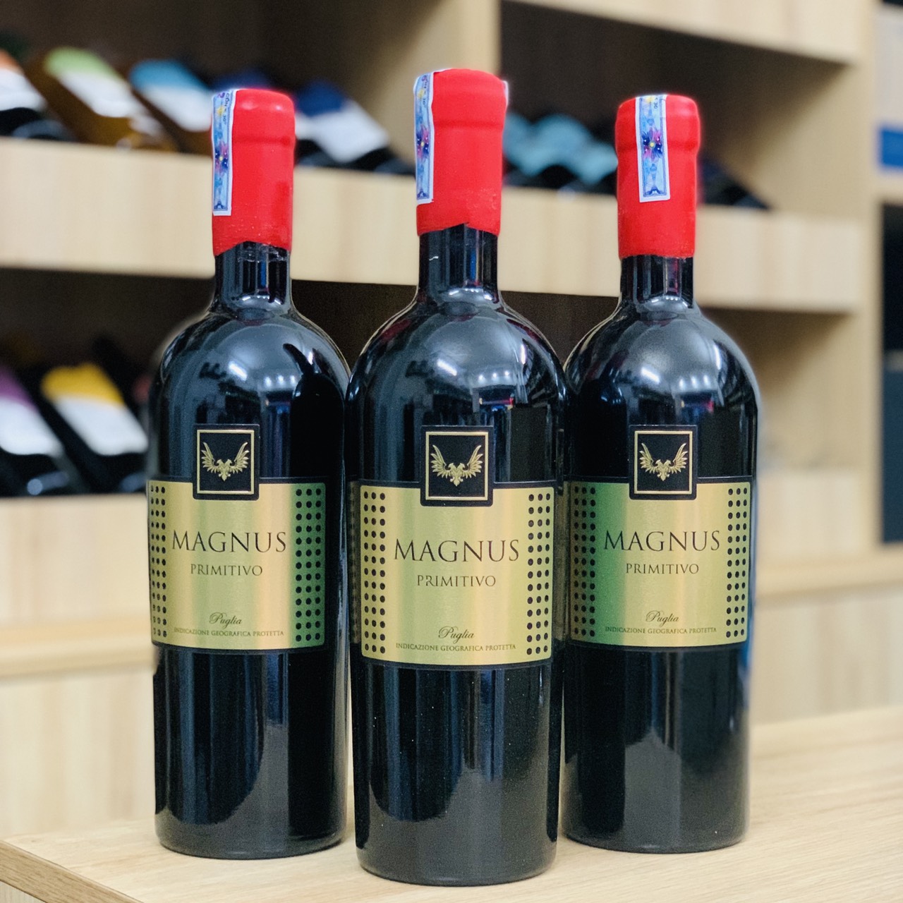Rượu vang Magnus Primitivo.