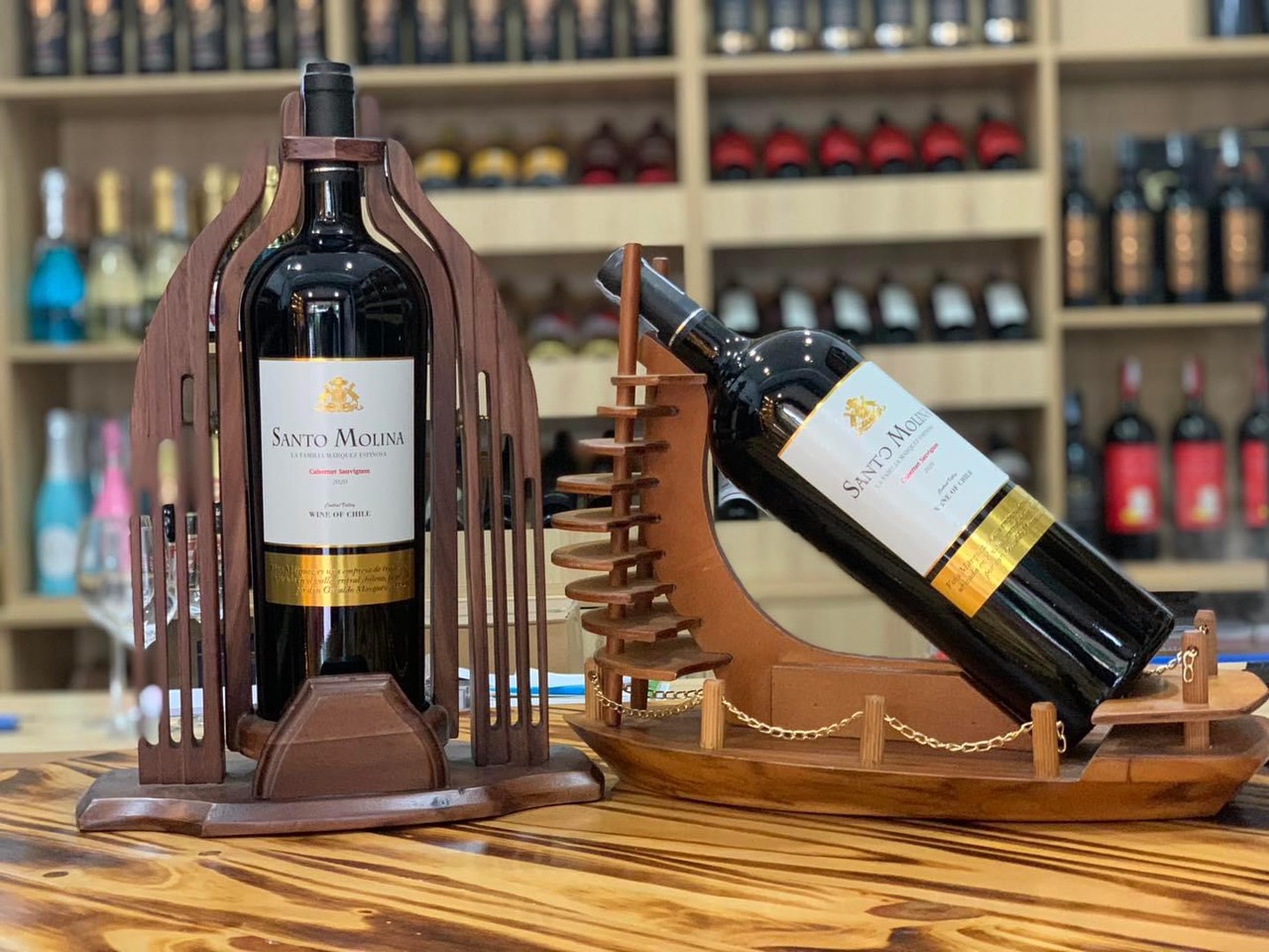 Kệ rượu vang Chile 1.5L Santo Molina
