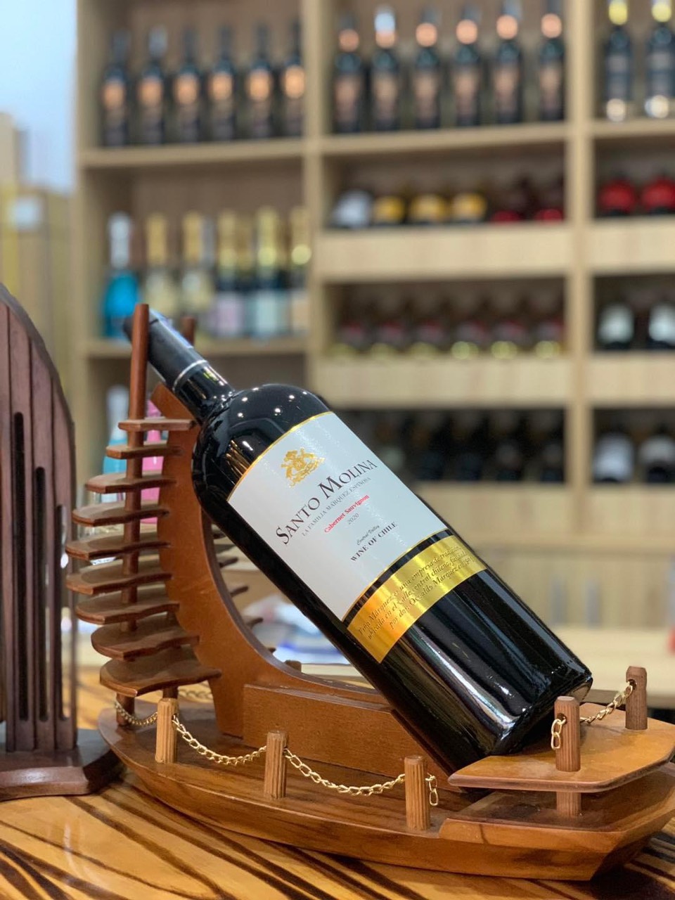 Kệ rượu vang Chile 1.5L Santo Molina