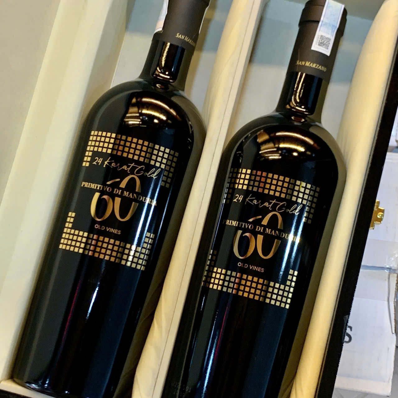 Rượu vang 60 Primitivo di Manrudia 24karat gold