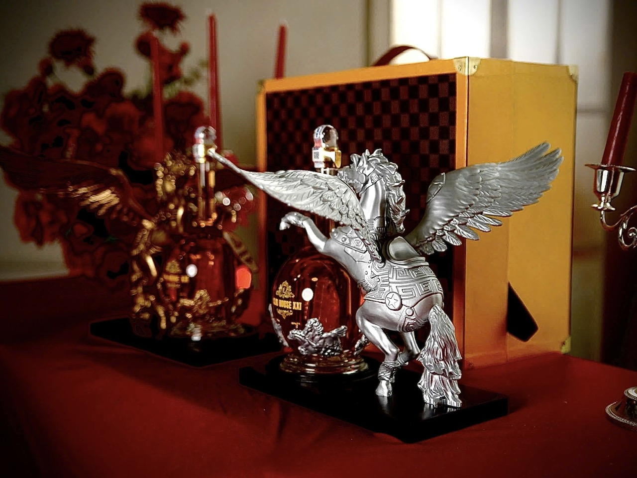 Rượu Linh Vật Ngựa Thần Pegasus (ngựa cánh).