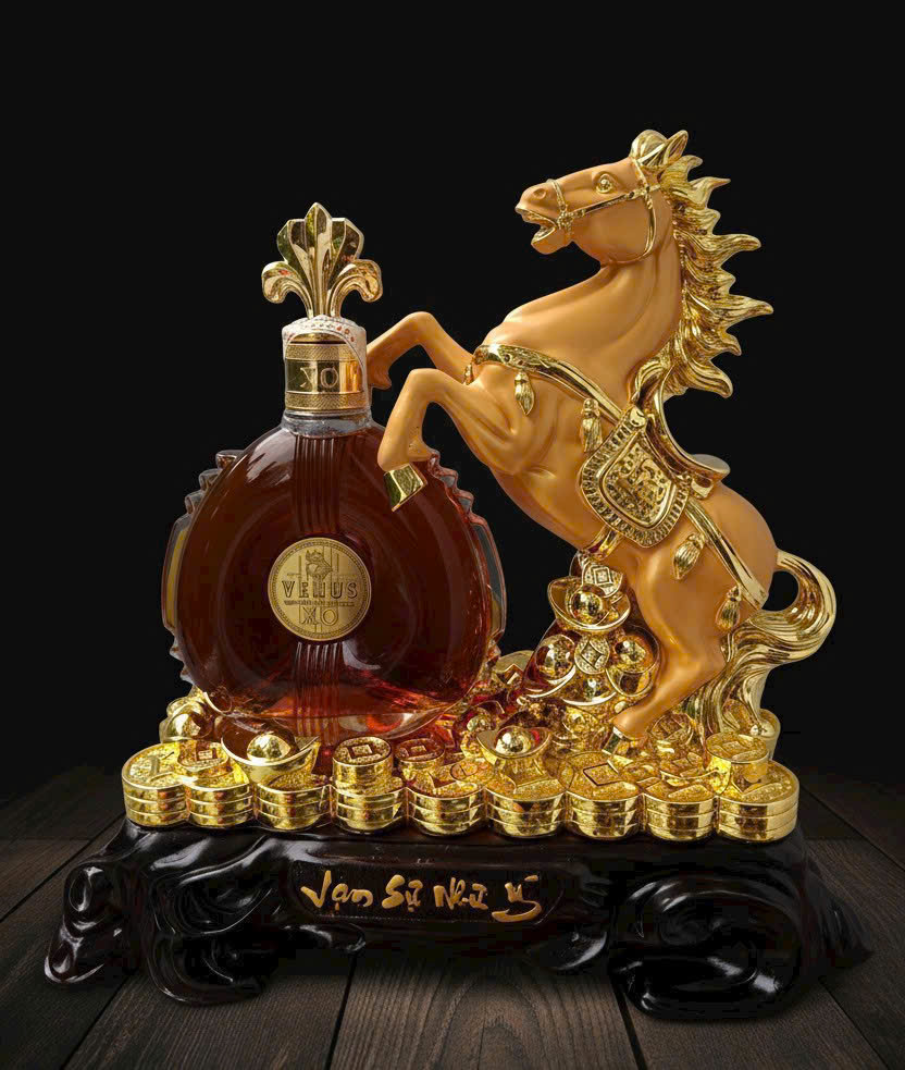 Rượu phong thủy Ngựa Tết 2026