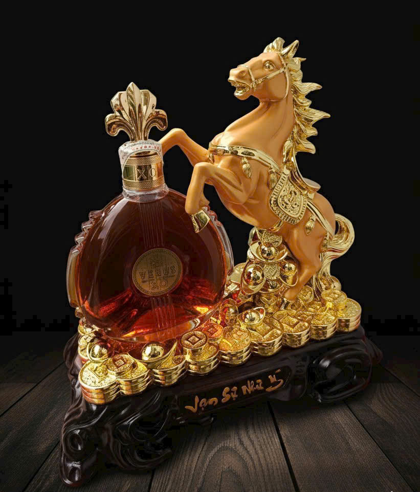 Rượu phong thủy Ngựa Tết 2026