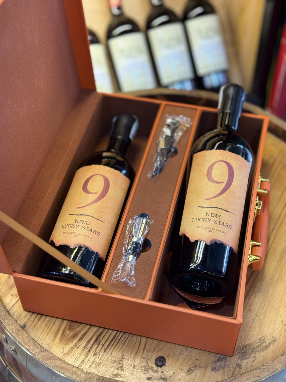 Hộp da 2 chai: Vang Ý 19 độ Nine Lucky Star Primitivo