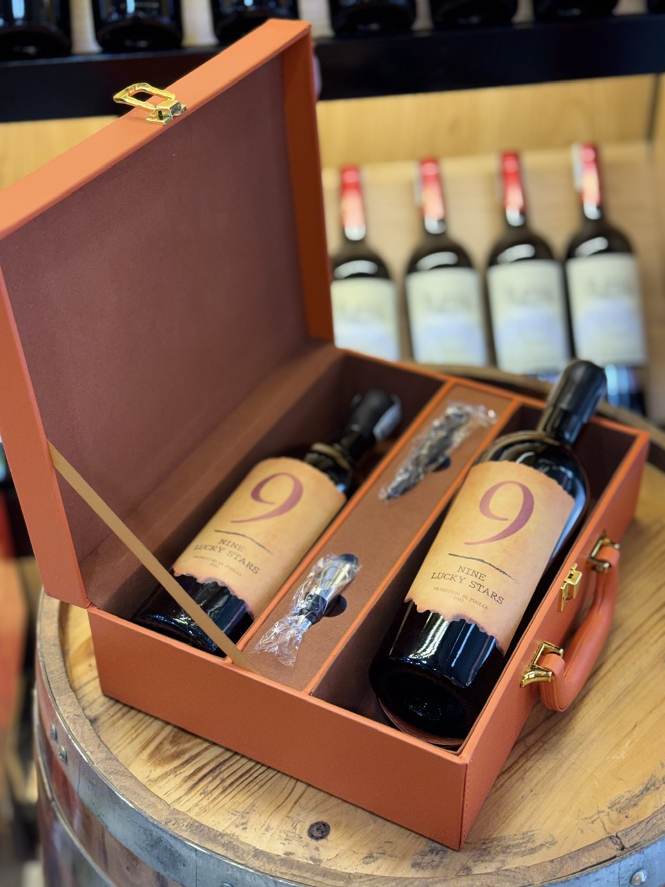 Hộp da 2 chai: Vang Ý 19 độ Nine Lucky Star Primitivo