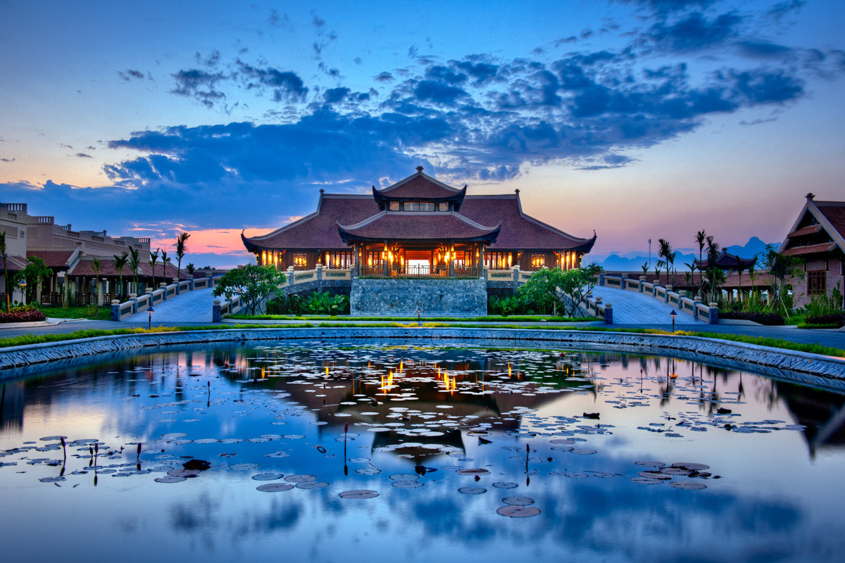 Du lịch Hà Nội-Ninh Bình-Cát Bà-Hạ Long-Hải Dương: Hãy cùng trải nghiệm chuyến hành trình đầy màu sắc với những cảnh đẹp tuyệt vời tại Hà Nội, Ninh Bình, Cát Bà, Hạ Long, và Hải Dương. Tận hưởng sự khác biệt giữa những vùng đất khác nhau, trở về với những kỷ niệm sâu đậm cho riêng mình.