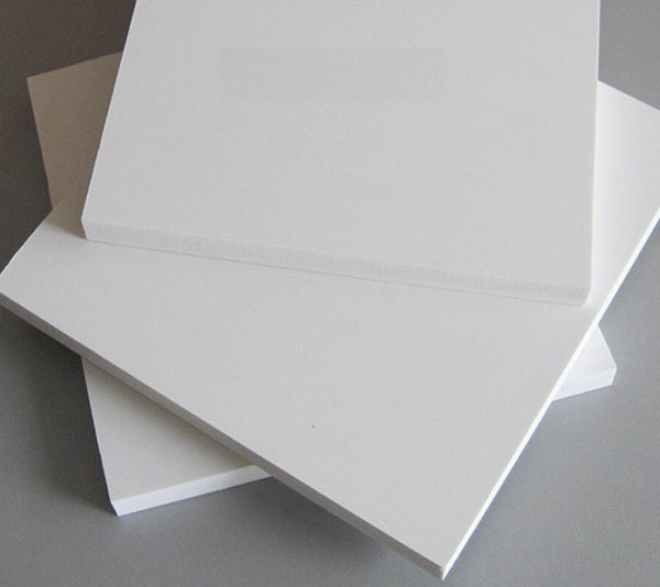 tai-sao-tam-nhua-pvc-foam-la-duoc-su-dung-nhieu