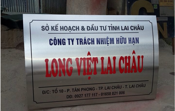 Biển công ty Inox ăn mòn