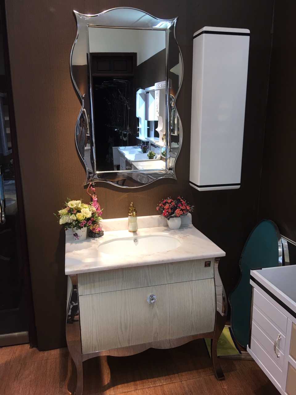 TỦ CHẬU TÂN CỔ ĐIỂN TC56