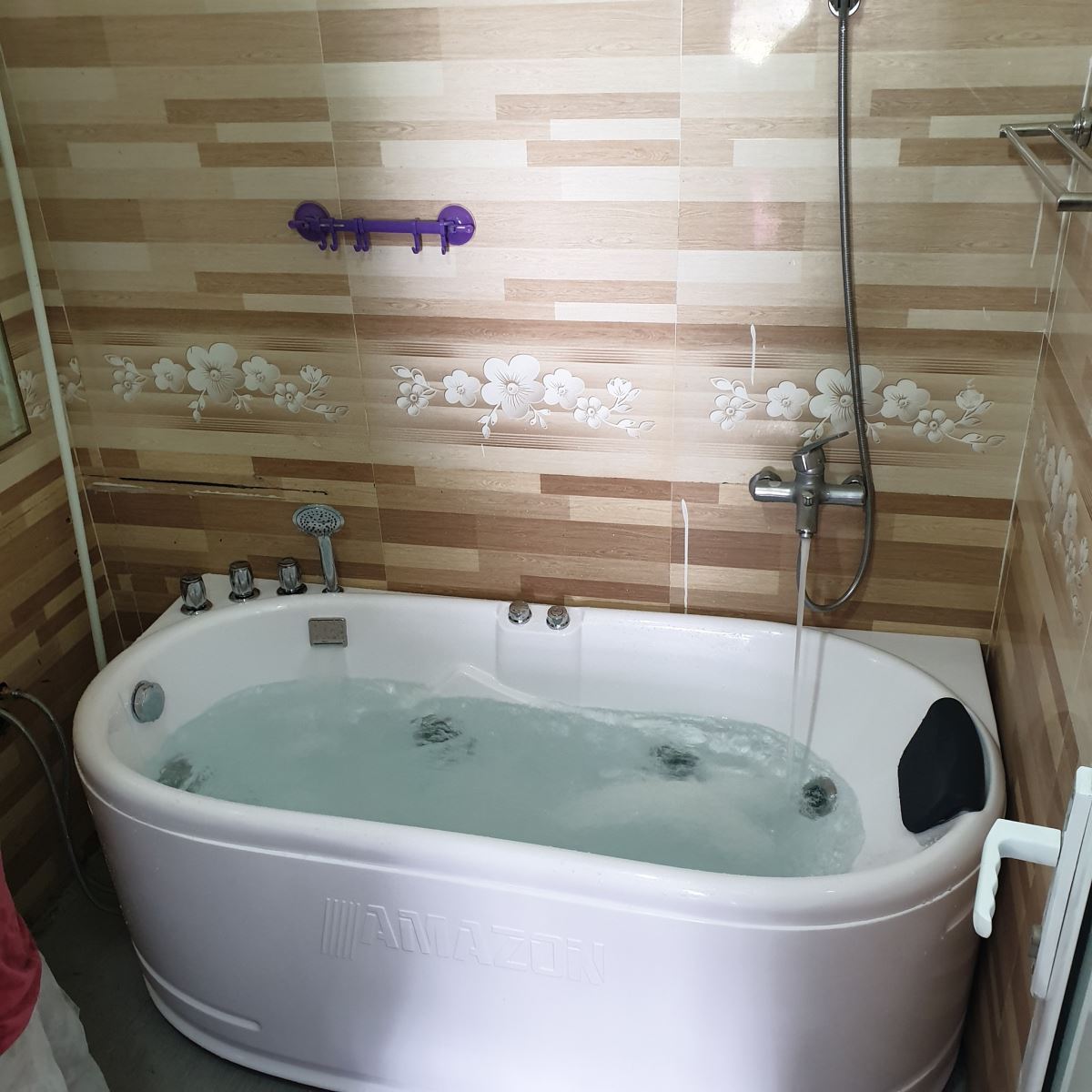 TP8008 - BỒN TẮM MASSAGER HÌNH ELIP 1 GỐI 3 MẶT YẾM