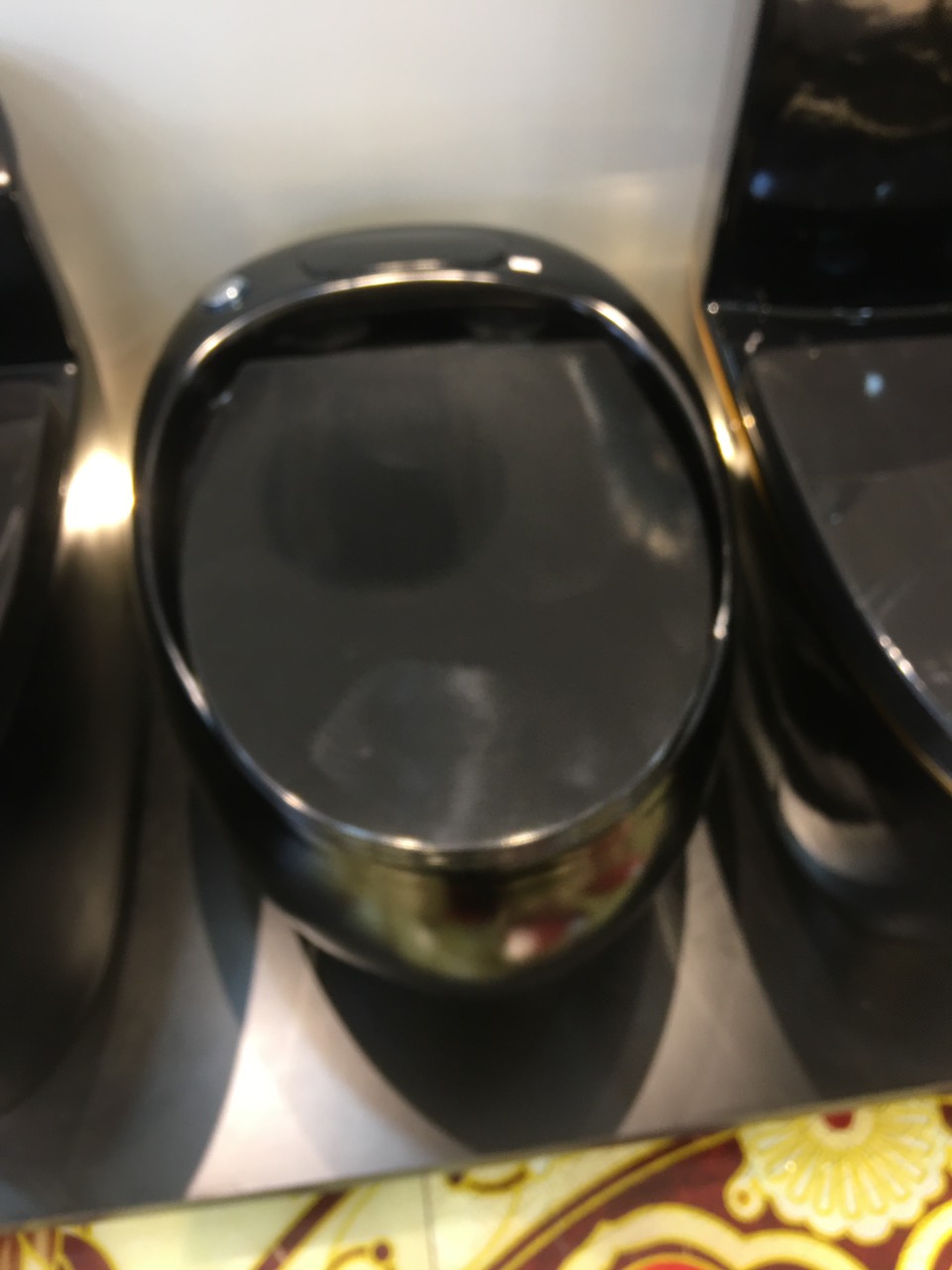 KA3989 - Bồn cầu trứng đen nung nano, cảm ứng đá chân xả nước