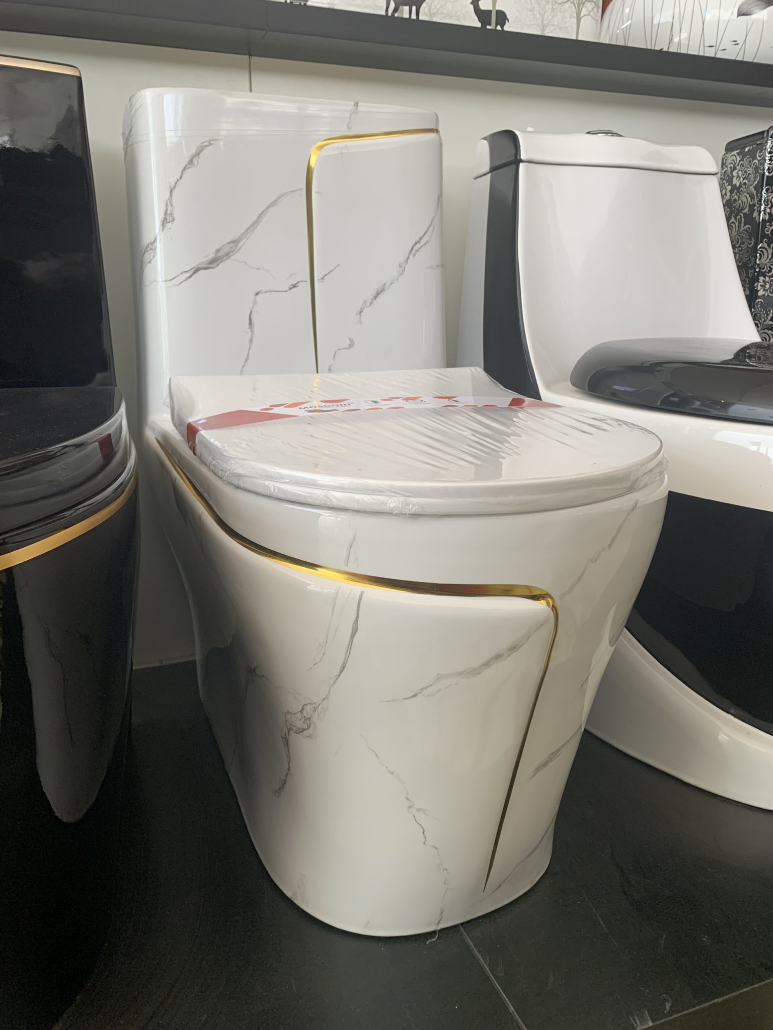 KA601 - Bồn cầu liền khối, sứ nung tráng men trắng vàng cao cấp