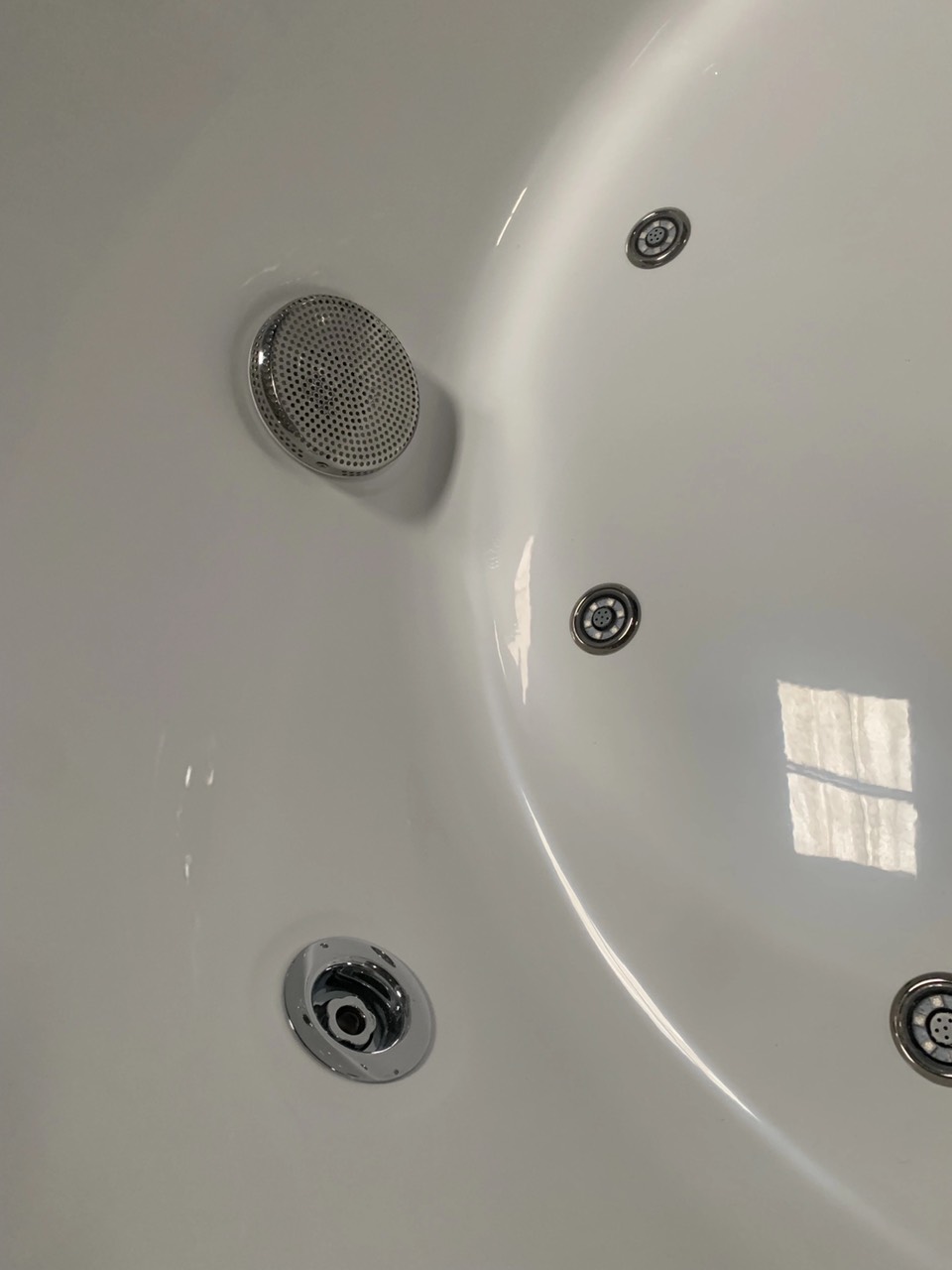 KB706 - Bồn tắm massager cao cấp, chất liệu Acrylic. Kích thước: 1500 x 1500 x 640 (mm)