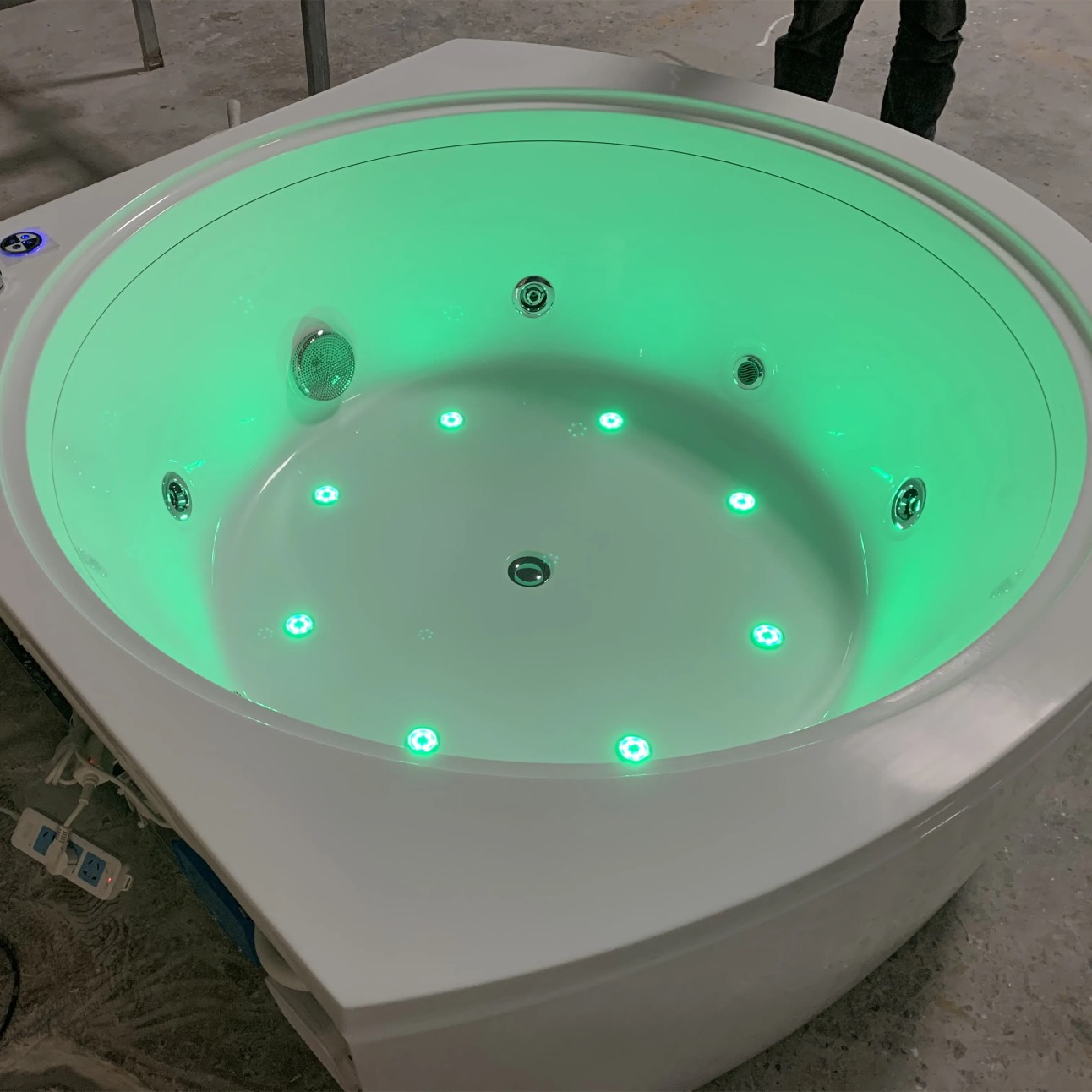 KB706 - Bồn tắm massager cao cấp, chất liệu Acrylic. Kích thước: 1500 x 1500 x 640 (mm)