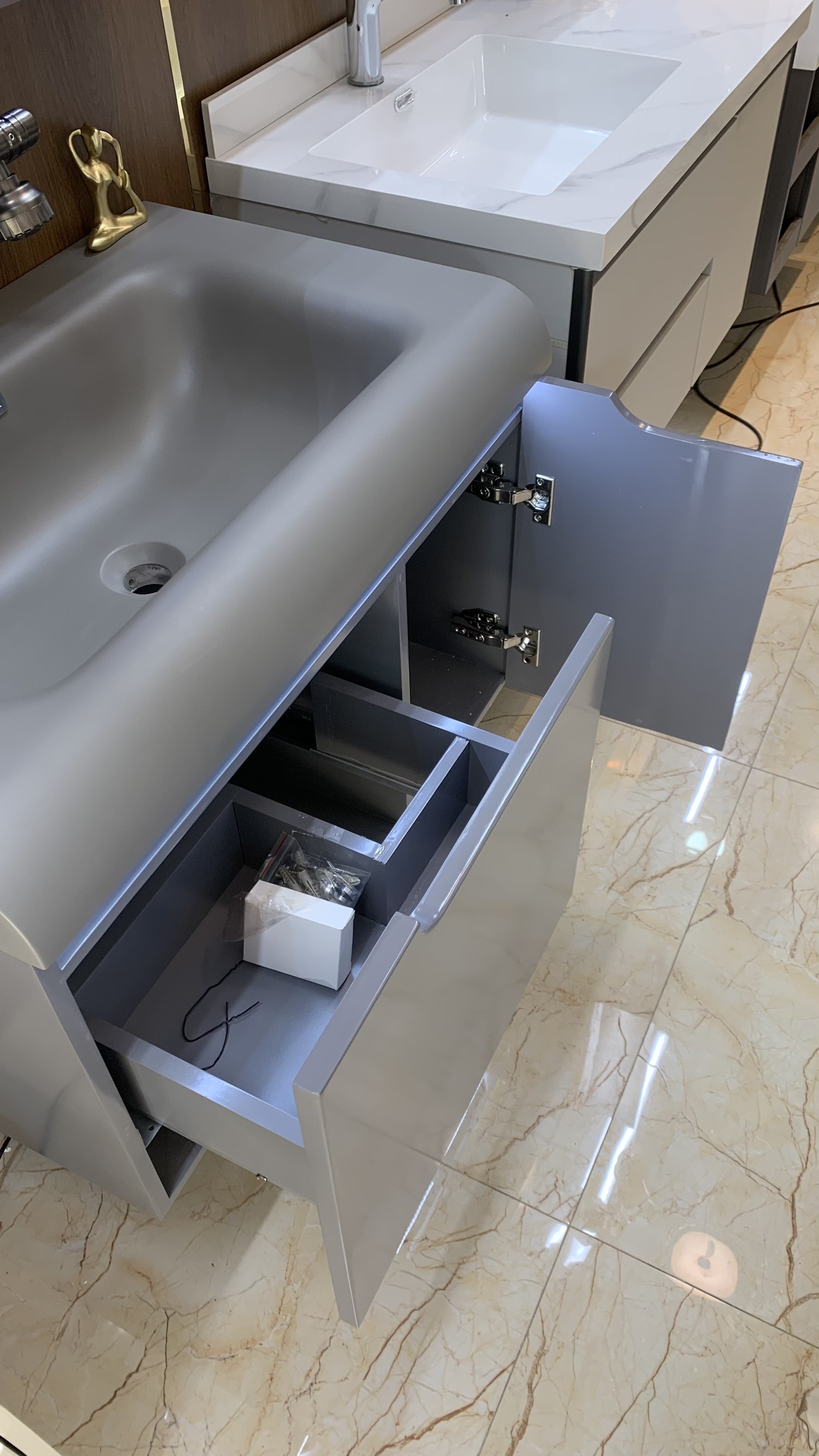 TC195 - Tủ chậu nhựa mặt chậu đá Thạch Anh liền khối màu ghi xám cao cấp