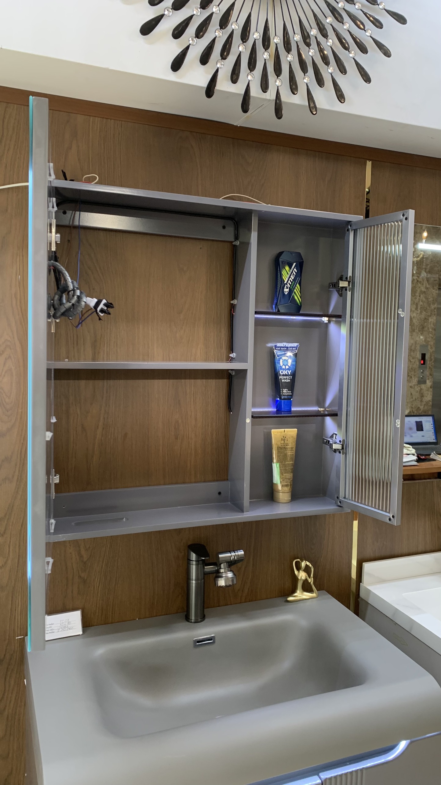 TC195 - Tủ chậu nhựa mặt chậu đá Thạch Anh liền khối màu ghi xám cao cấp