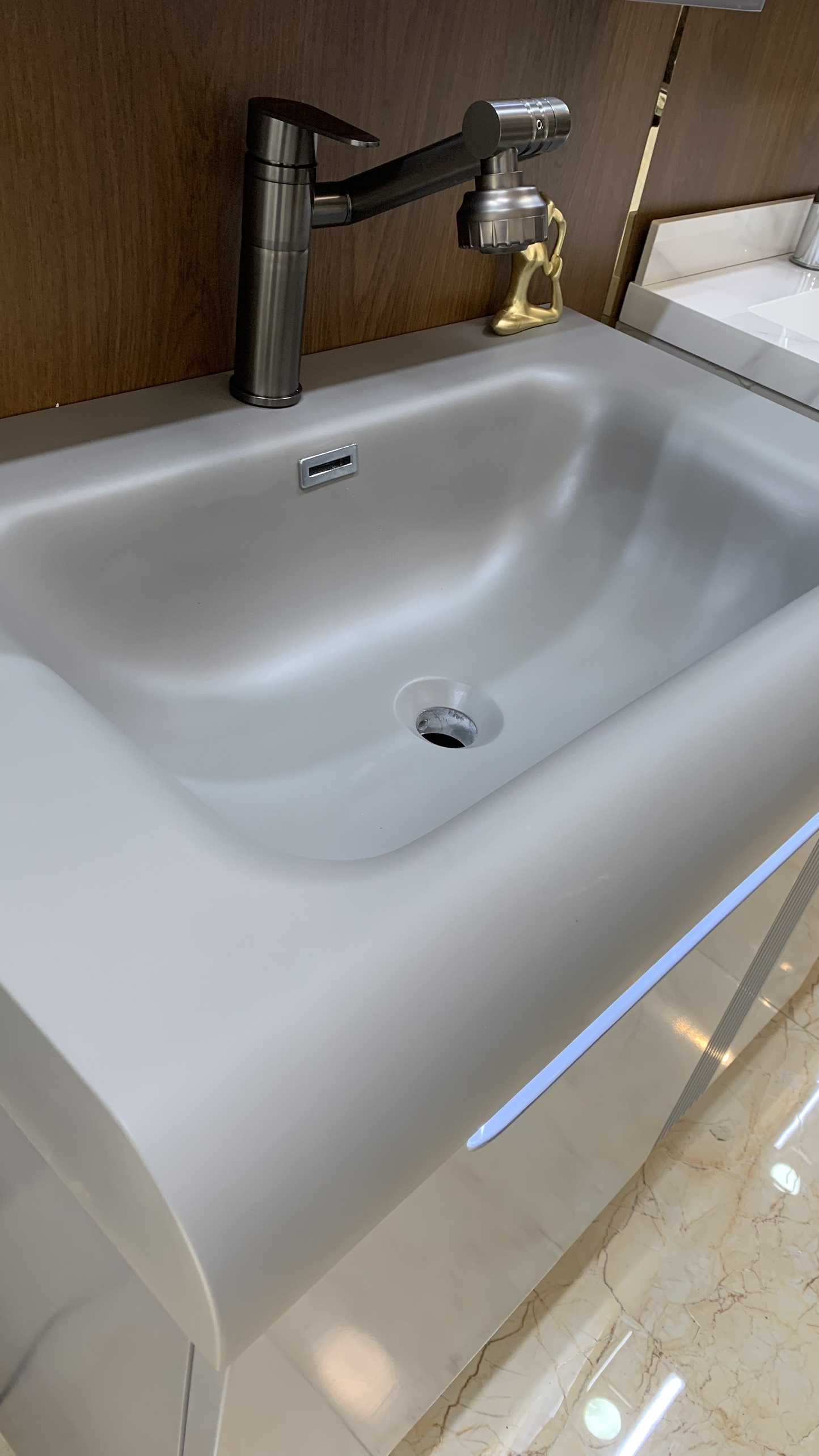 TC195 - Tủ chậu nhựa mặt chậu đá Thạch Anh liền khối màu ghi xám cao cấp