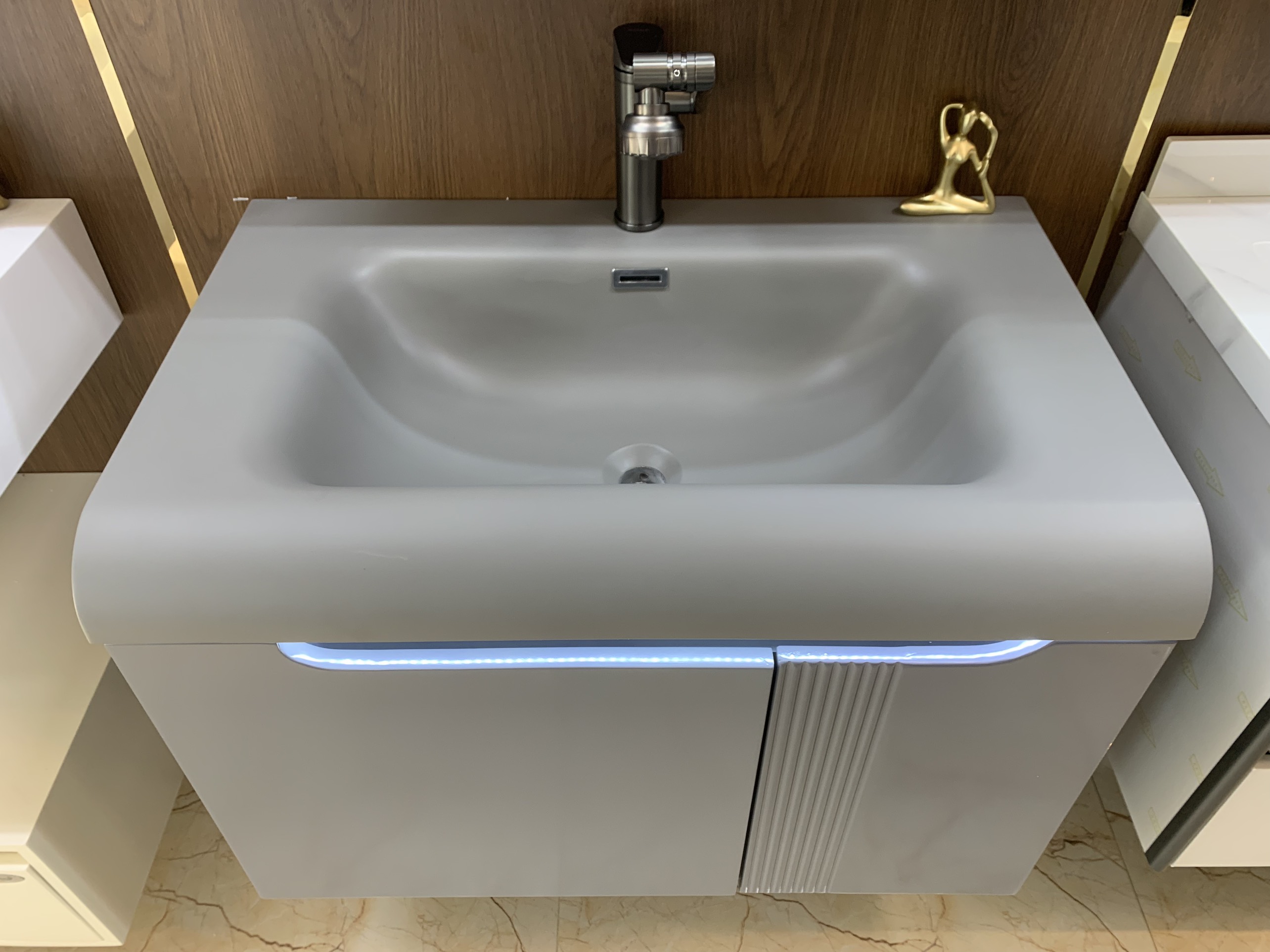 TC195 - Tủ chậu nhựa mặt chậu đá Thạch Anh liền khối màu ghi xám cao cấp