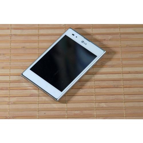 dich-vu-ep-kinh-thay-cam-ung-thay-man-hinh-lg-optimus-vu-1-f100
