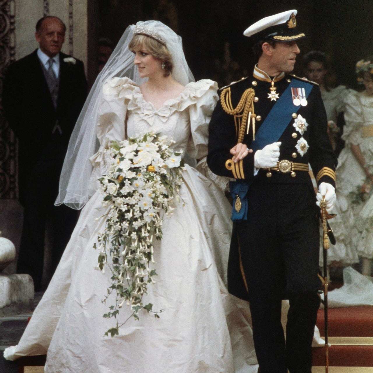 Khám phá sơ lược lịch sử của váy cưới màu trắng