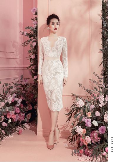 Dịu đang  cùng váy maxi ren