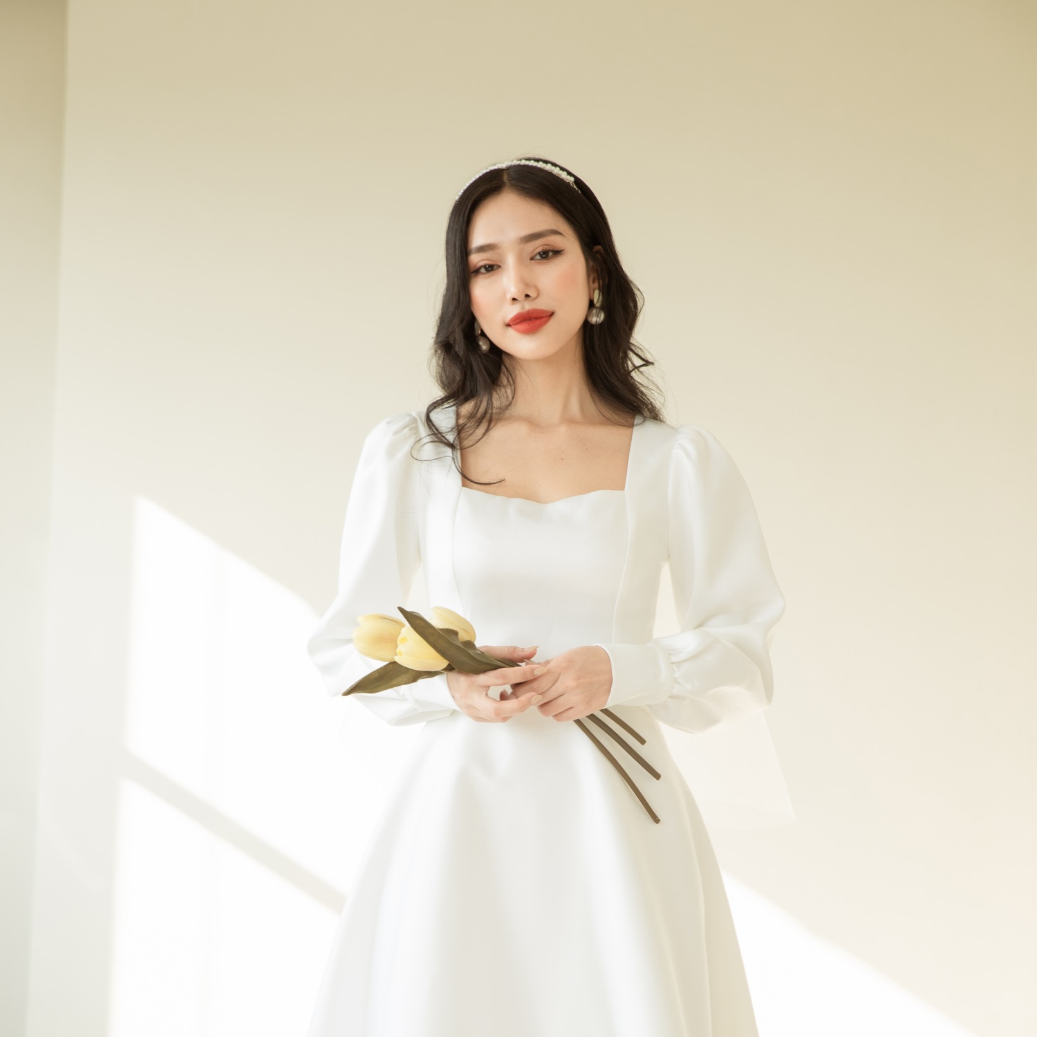 4 kiểu áo cưới tay dài phong cách tối giản, thanh lịch dành cho nàng