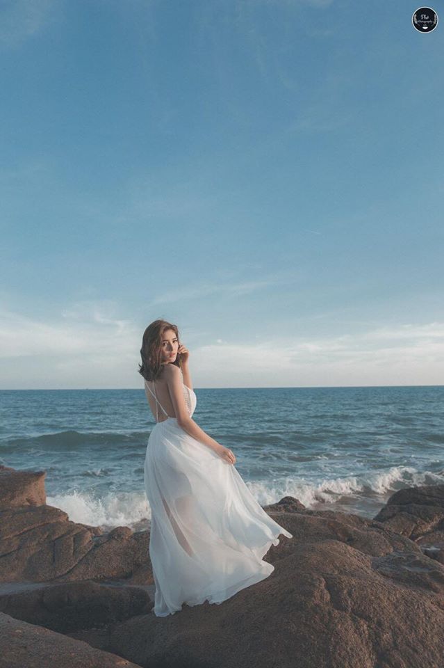 Trang phục đi tiệc đêm đầy quyến rũ
