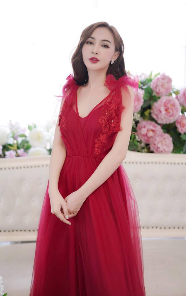 Xinh tươi với đầm maxi  dạo phố lồng đèn