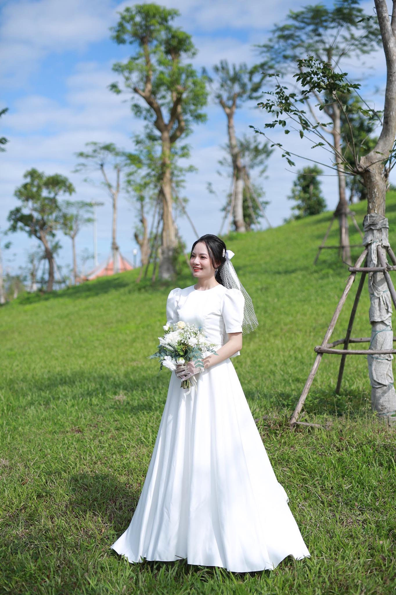 Sau đám cưới Hà Tăng, sao thi đua mặc váy cô dâu