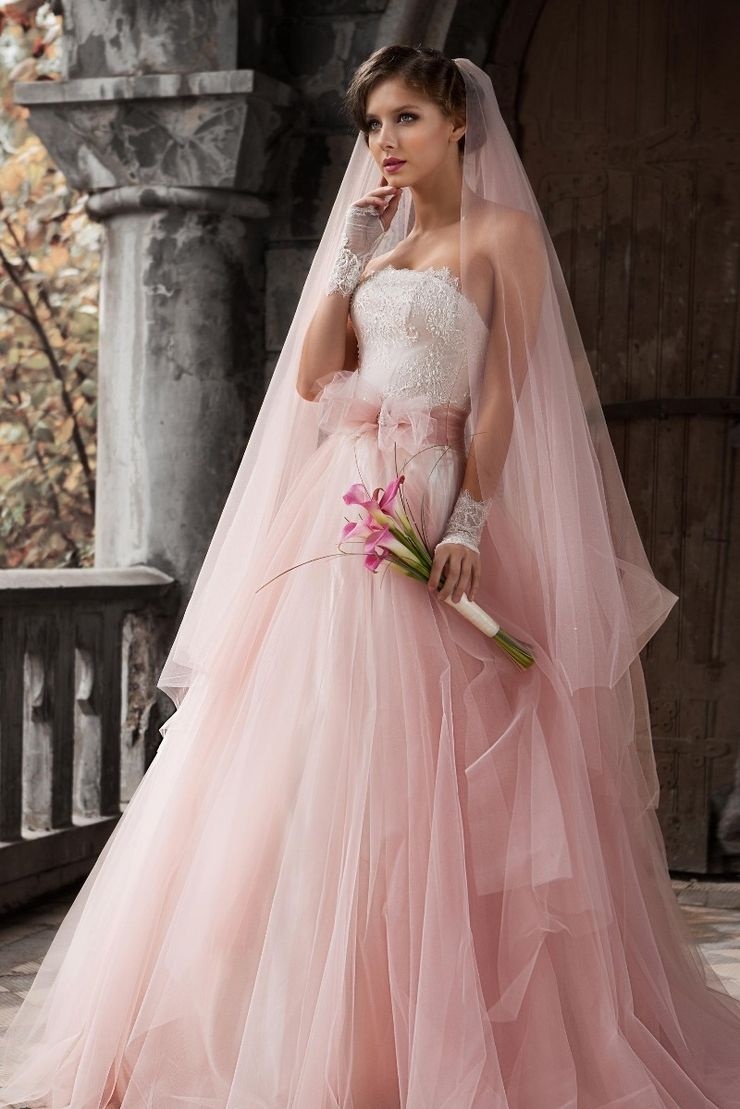 Các mẫu váy cưới màu tím mộng mơ đẹp nhất hiện nay