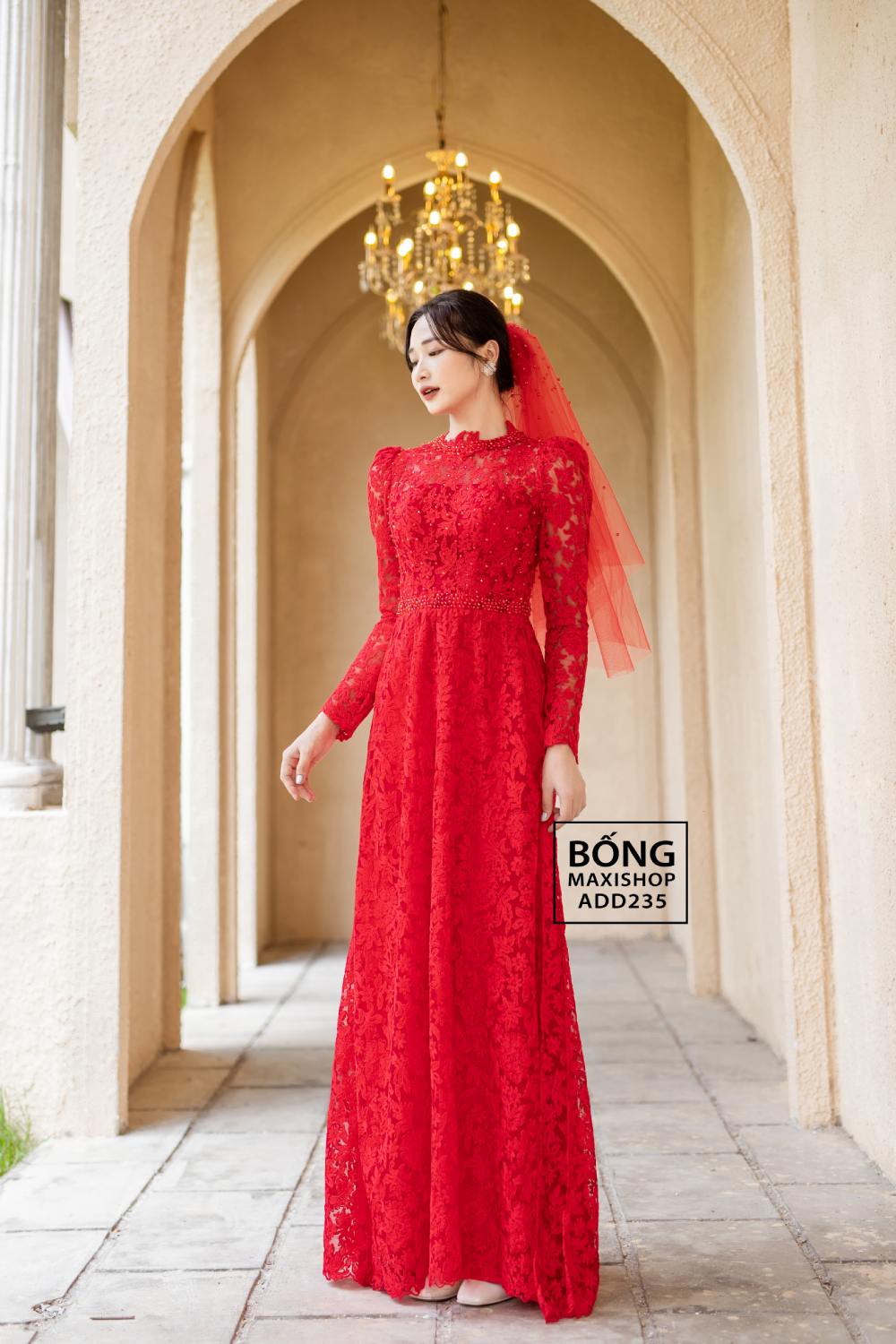 Xu hướng áo dài cưới năm 2022 - Áo dài cô dâu đỏ ren lưng cài ngọc trai ADD235