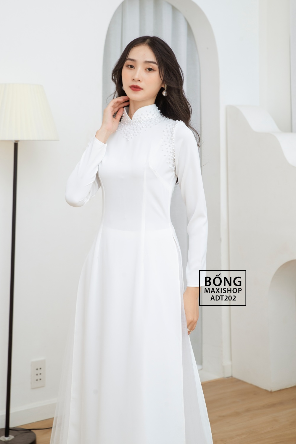 Đâu là những họa tiết tạo nên sự hoàn hảo cho mẫu áo dài cưới? Ao-dai-co-dau-lua-trang-tua-ngoc-adt202-2-b9c4a277-0702-43c8-abcf-2cf1241320e5