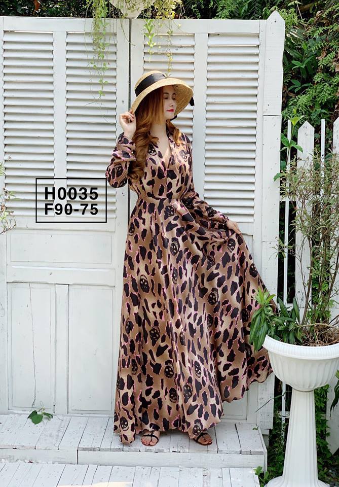 Váy cưới cổ chữ V  Vừa kín vừa hở hút mắt người nhìn
