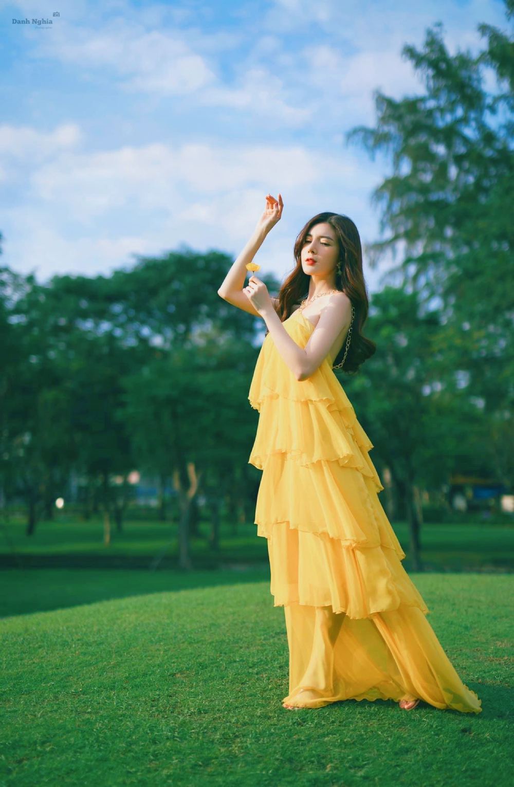 váy maxi vàng cúp ngực đan dây lưng đi biển | Shopee Việt Nam