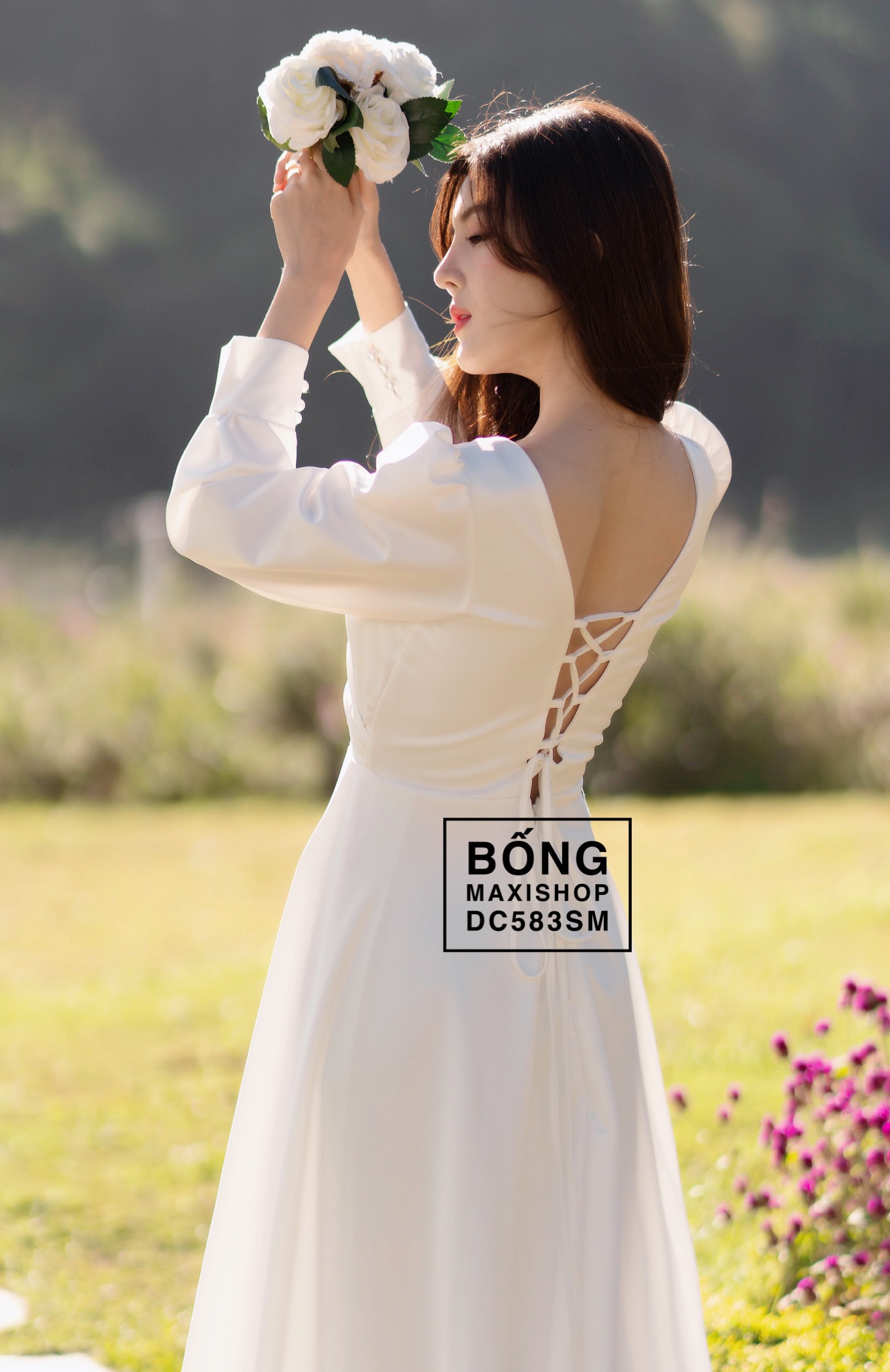 váy cưới trắng đơn giản 2 dây đan lưng