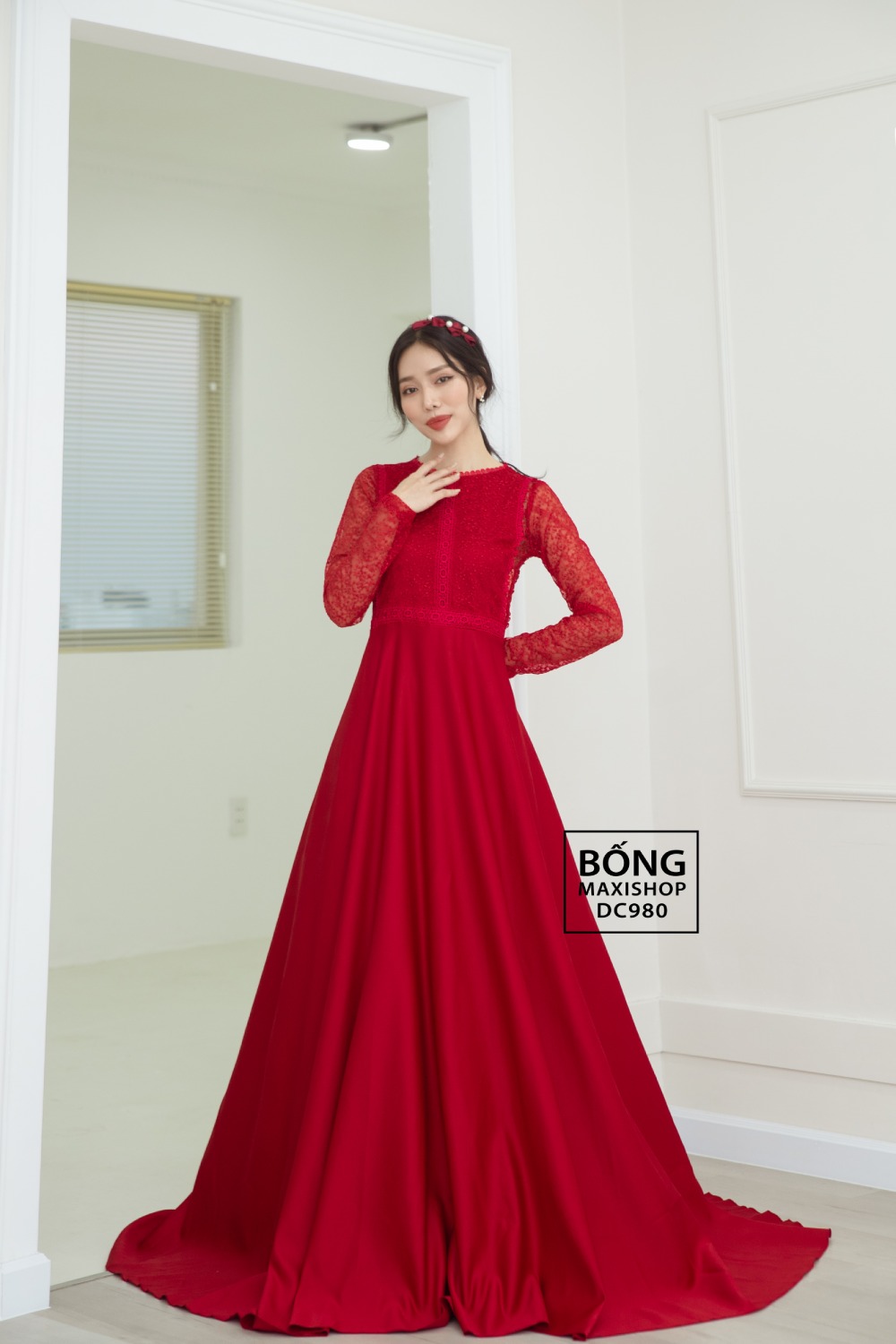 Váy cưới phi nhật phối ren đỏ hoa tuyết DC980D nhẹ nhàng và thơ mộng