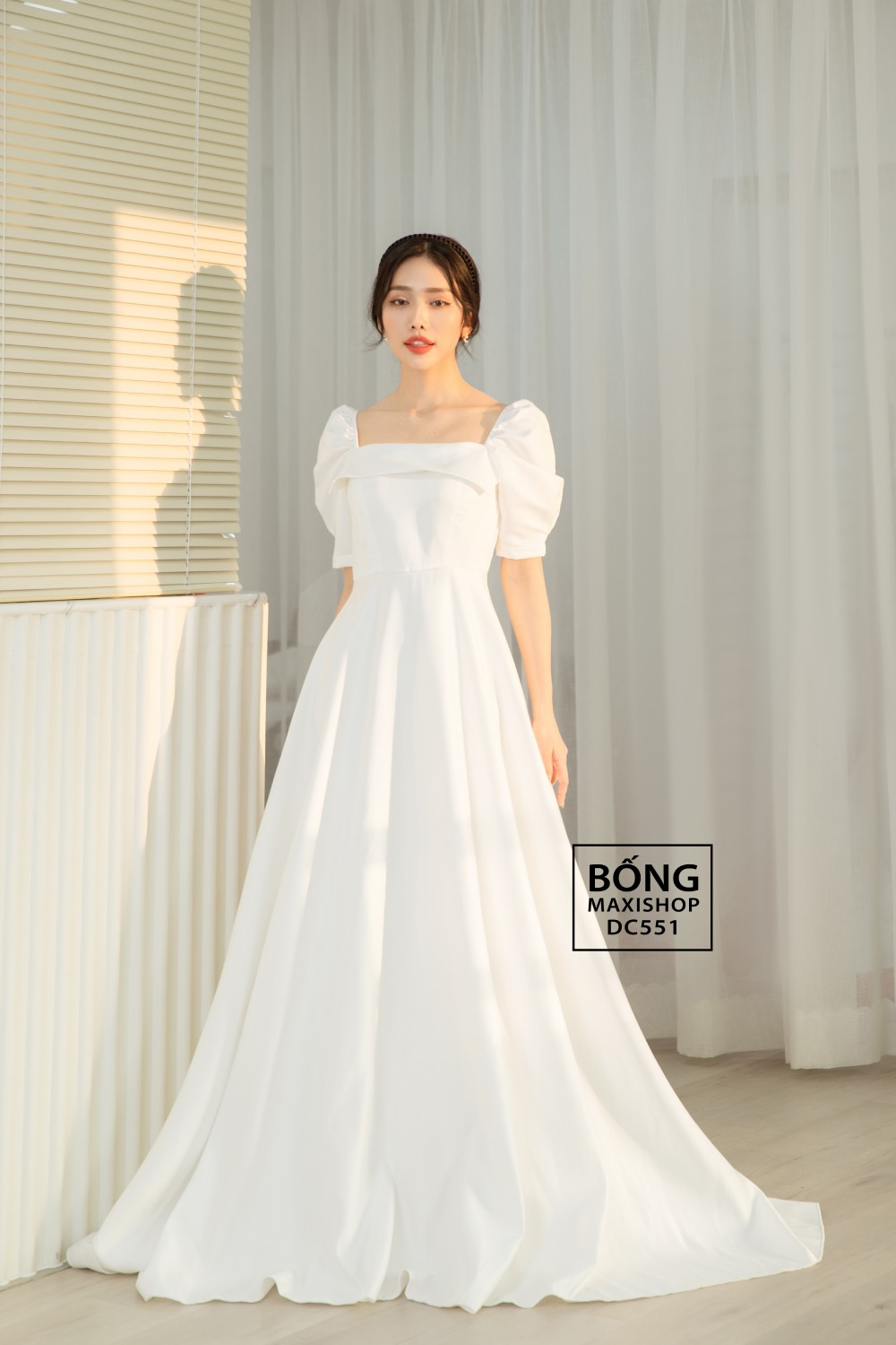 Váy cưới công chúa phi nhật trắng cổ điển Anh tay phồng DC551