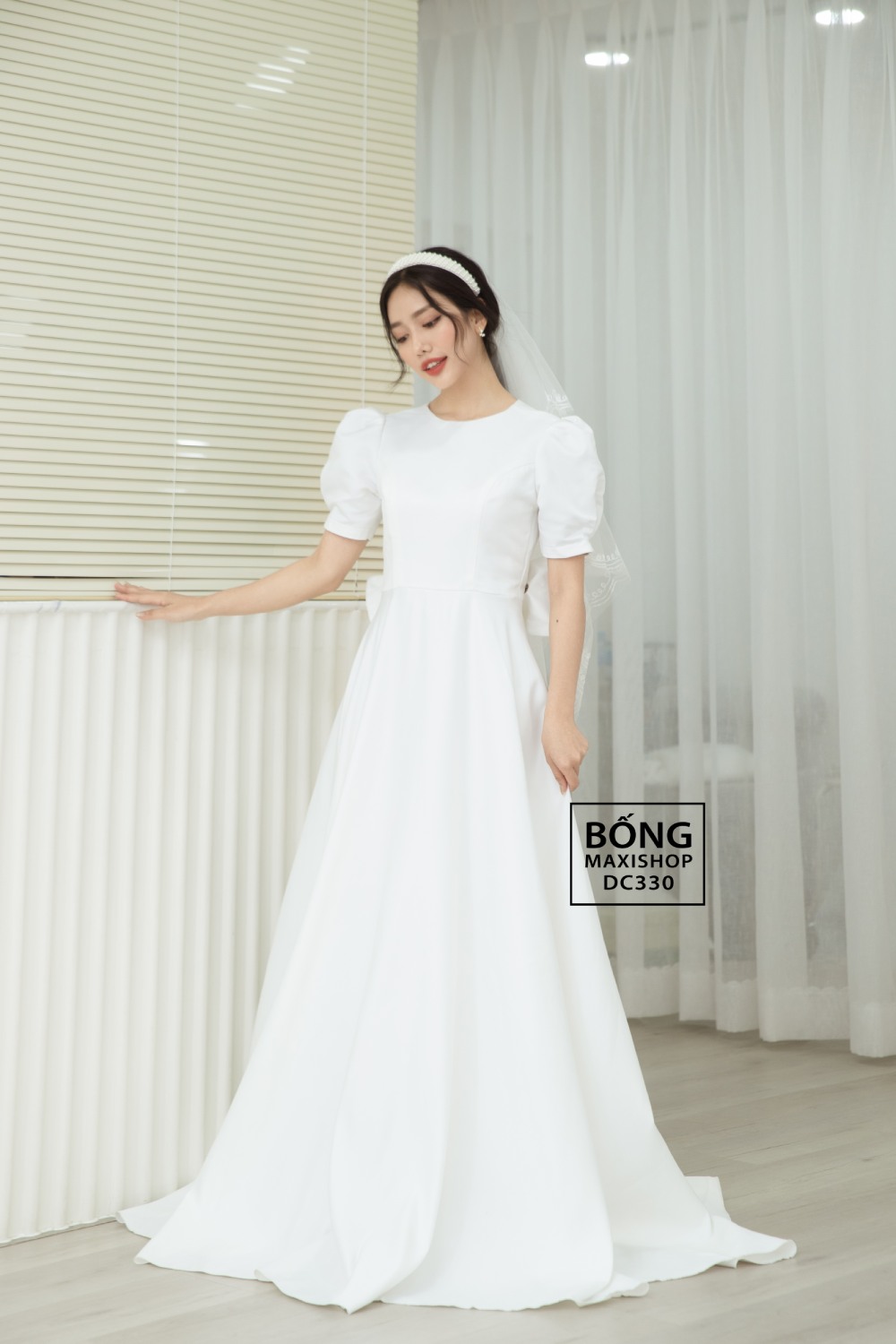 Lựa chọn áo cưới cô dâu đơn giản để tiết kiệm giá váy cưới