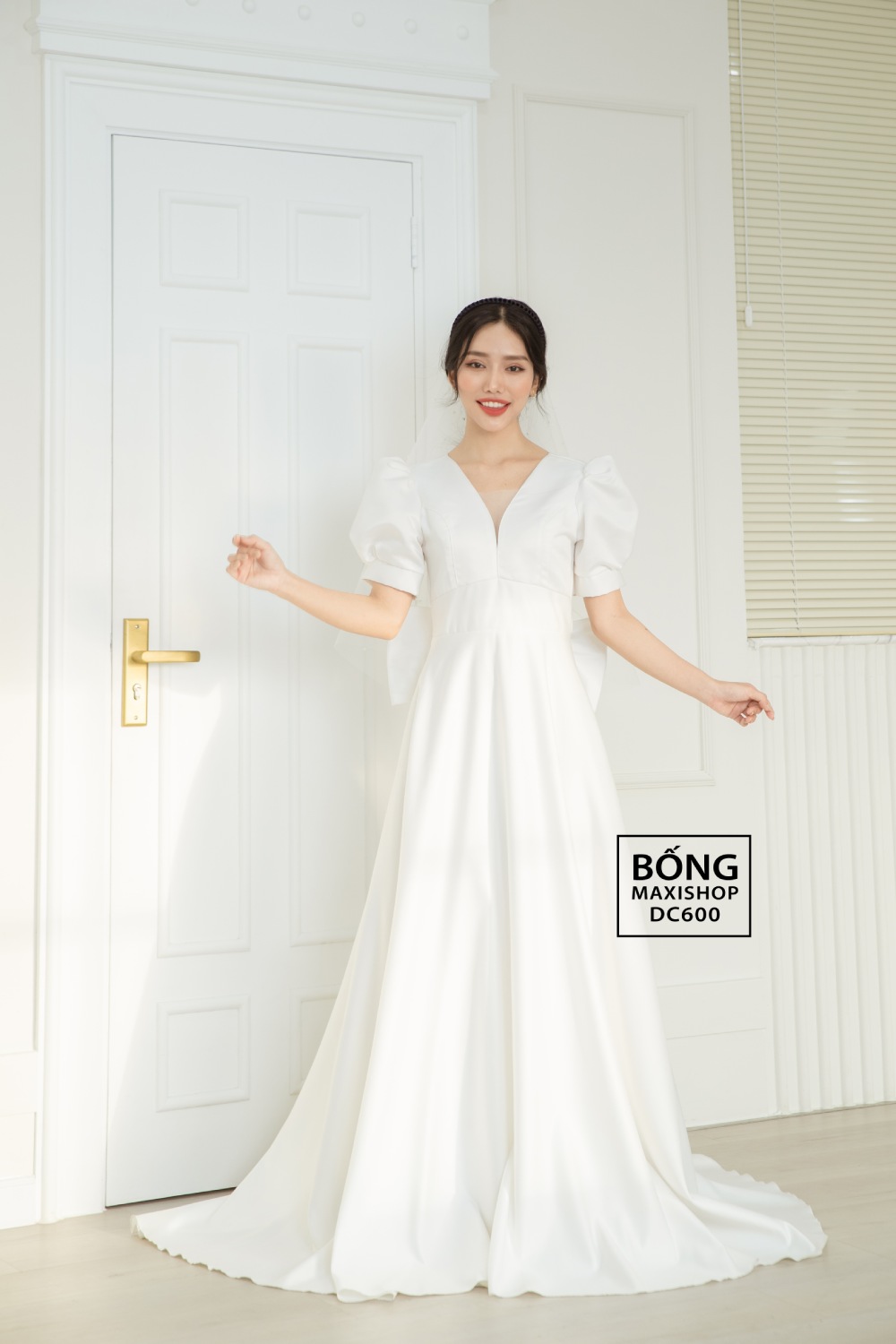 Váy cưới phi bóng kết hạt pha lê sáng - VC16 - NiNiStore 2024