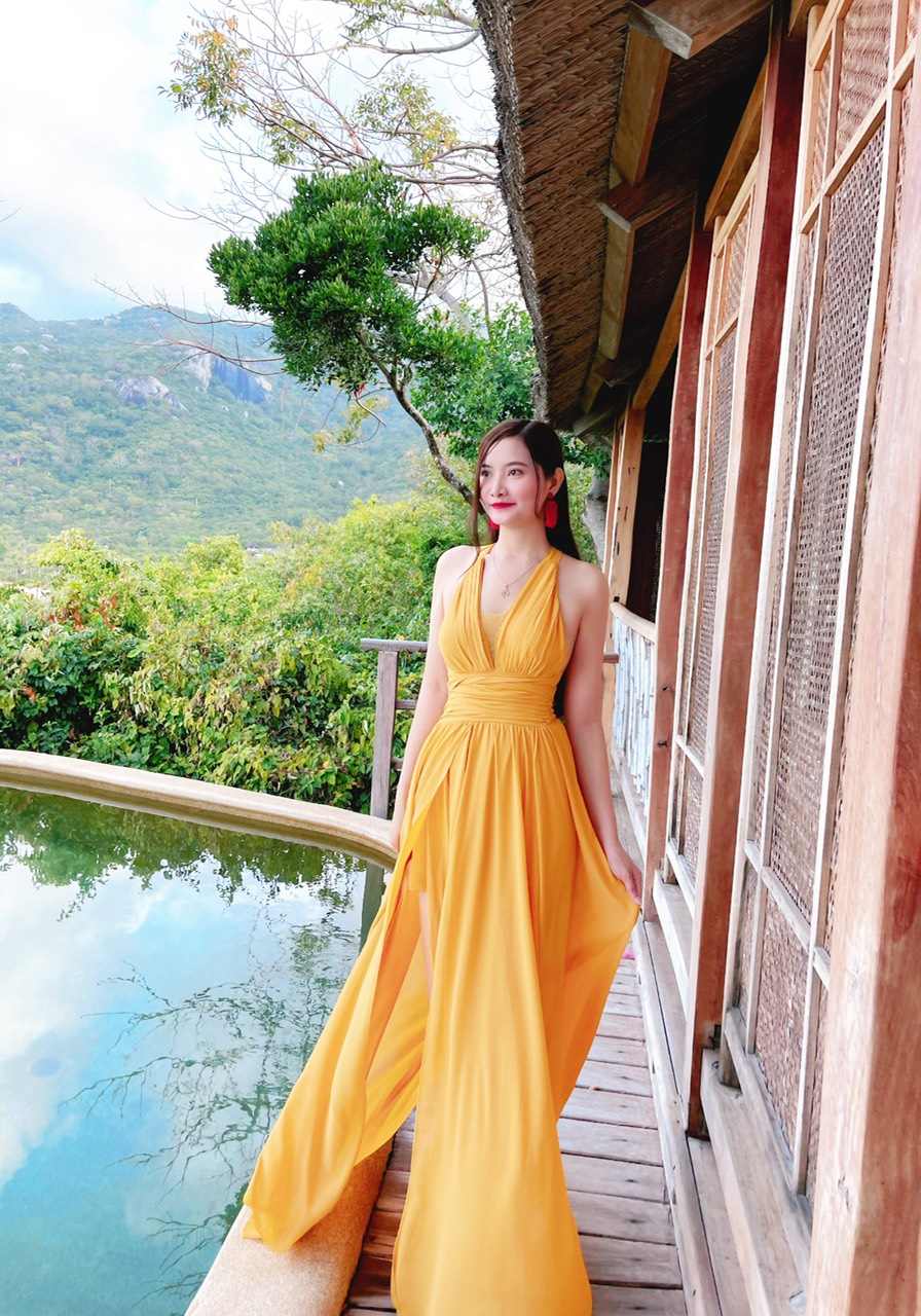 Đầm maxi cao cấp đi biển màu vàng kín đáo đẹp - Lyna Maxi