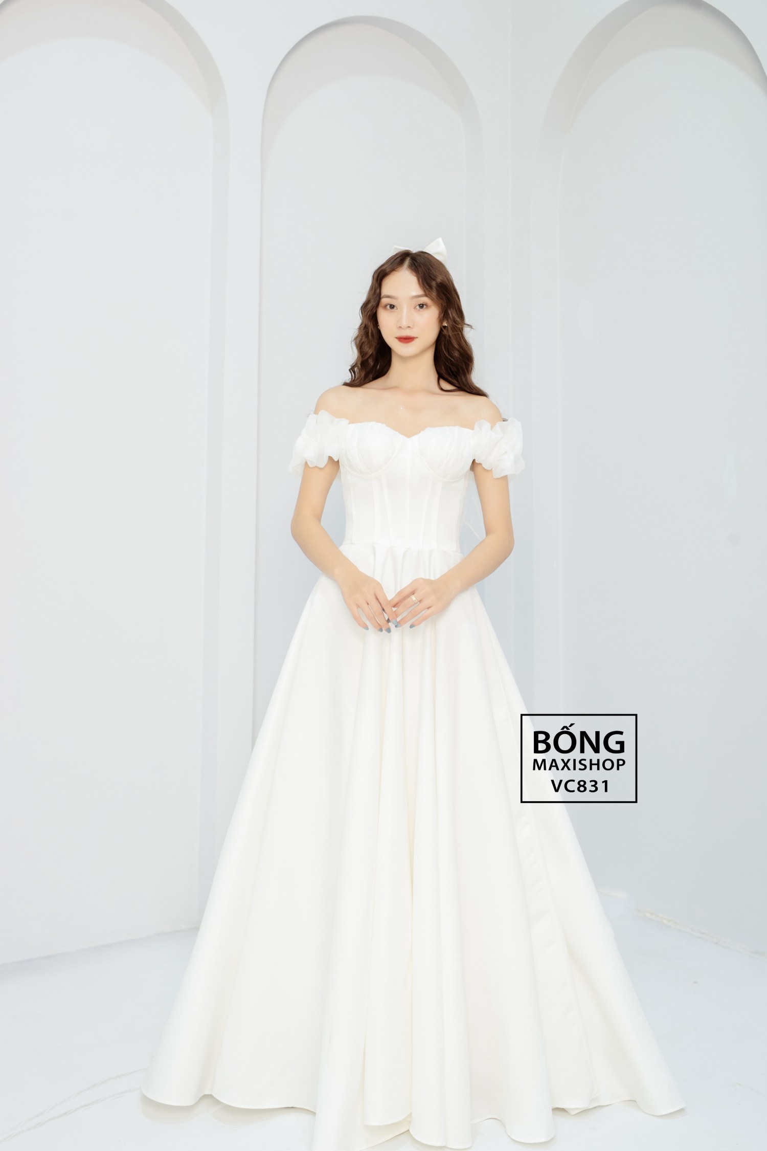 Váy cưới phi nhật cúp ngực tay xếp organza trắng VC831