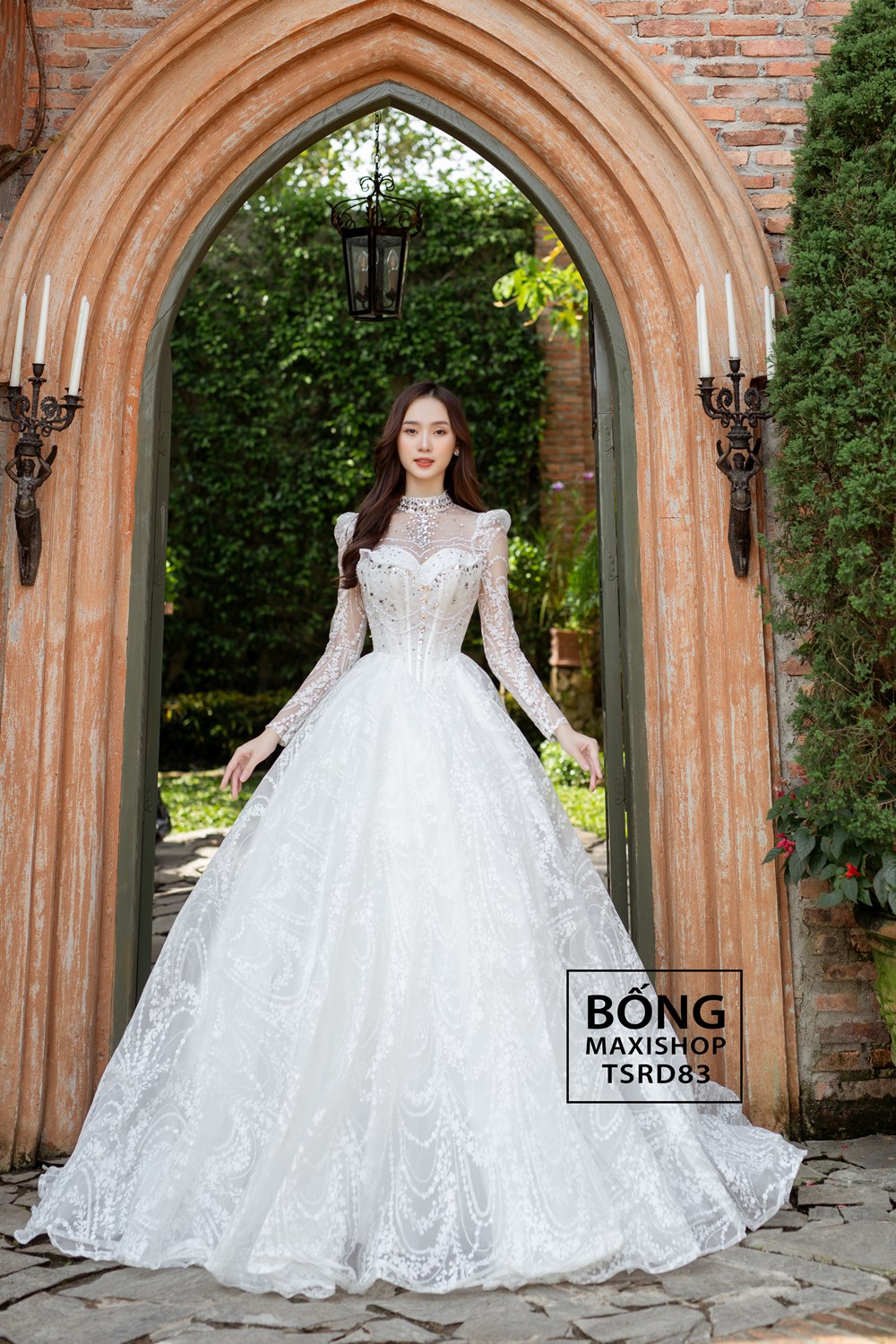 Cô dâu Son Ye Jin thay ba chiếc váy cưới trong hôn lễ thế kỷ | Báo Dân trí
