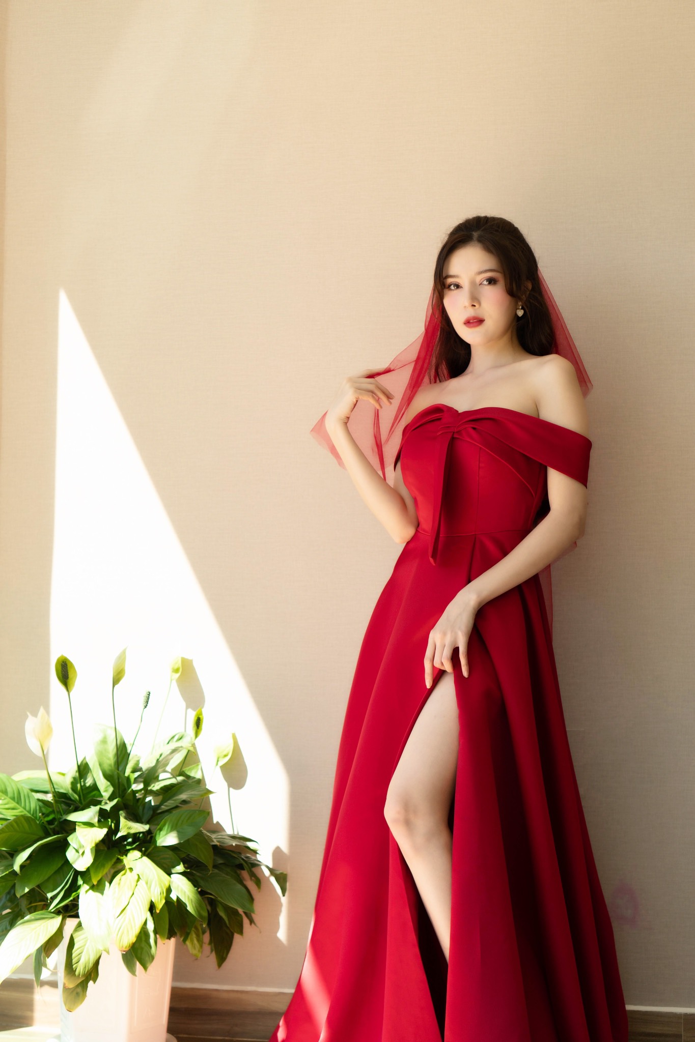 Váy dạ hội thiết kế hai dây phối kim sa xẻ tà siêu sexy - D466