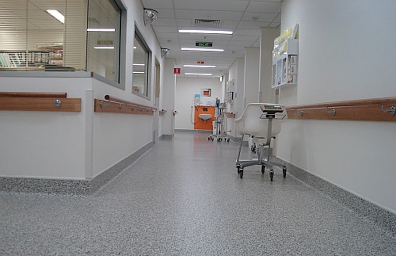 Цвет стен в больнице. Специальные полы для больниц. Какие полы в больницах. Какие полы в больницах. Стеновые панели для внутренней отделки медицинских учреждений.