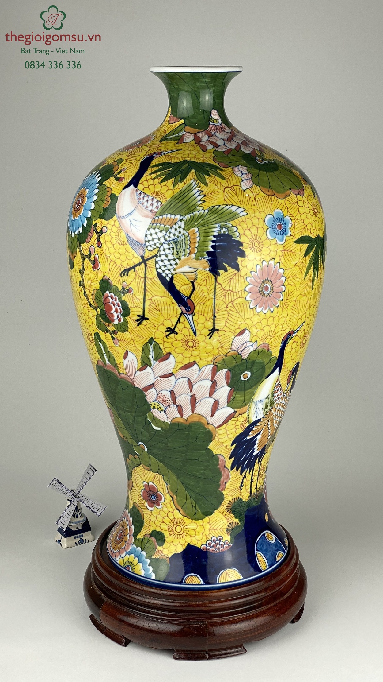 Mai bình tích lộc chim hạc bách hoa nền vàng đại cát