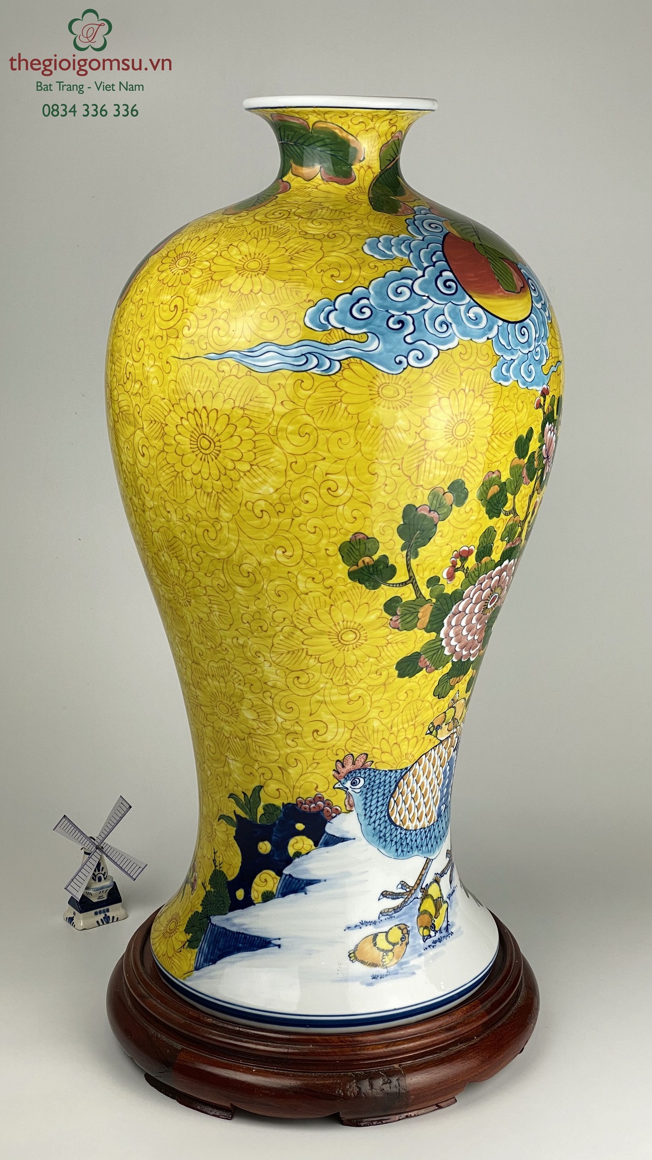 Mai bình tích lộc gà trống mái nền vàng đại cát